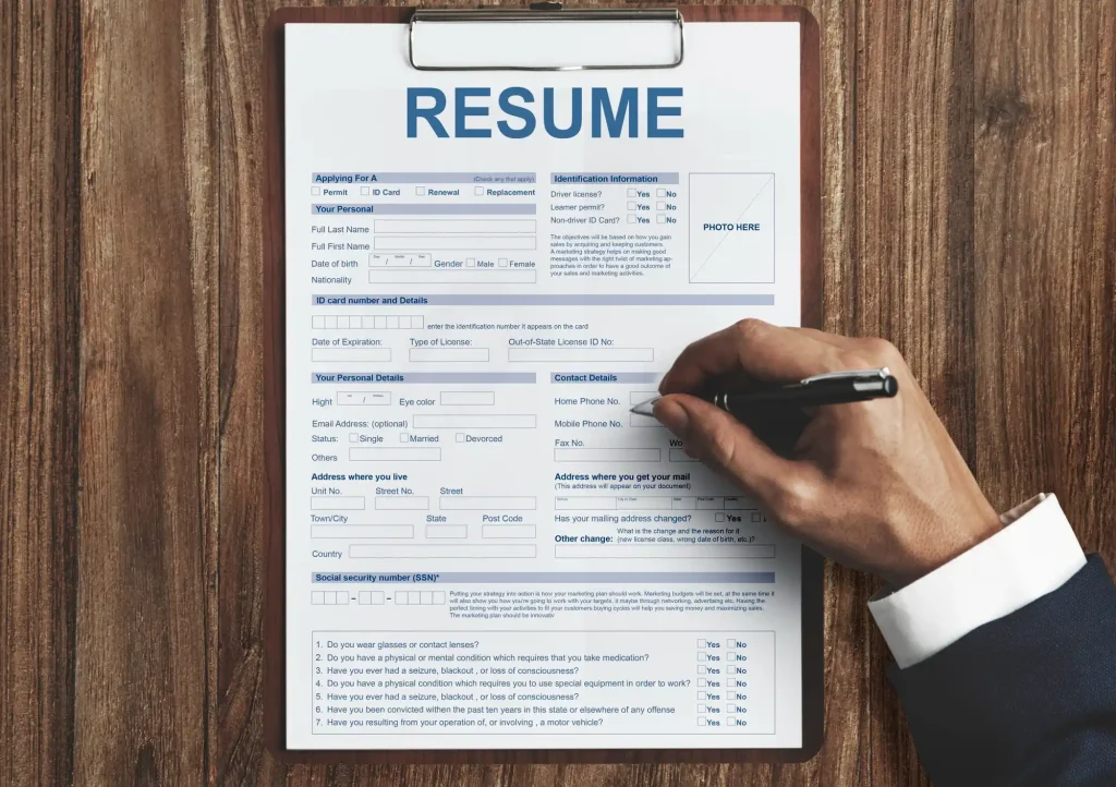 How to Write a Job-Winning Resume in 2025 | Softait